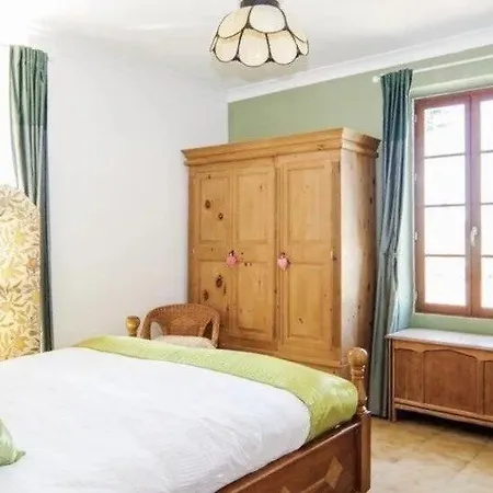Hébergement de vacances Detached Rural Barn With Private Pool *