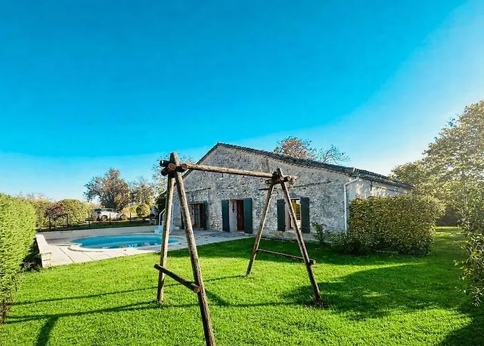 Detached Rural Barn With Private Pool 펜션 *